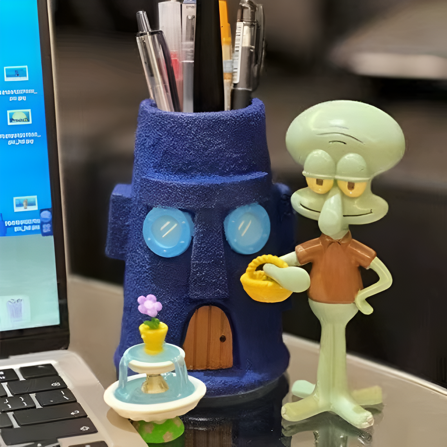 Squidward Holder