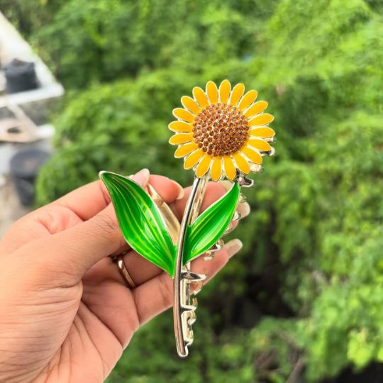 Floral Elegance Claw