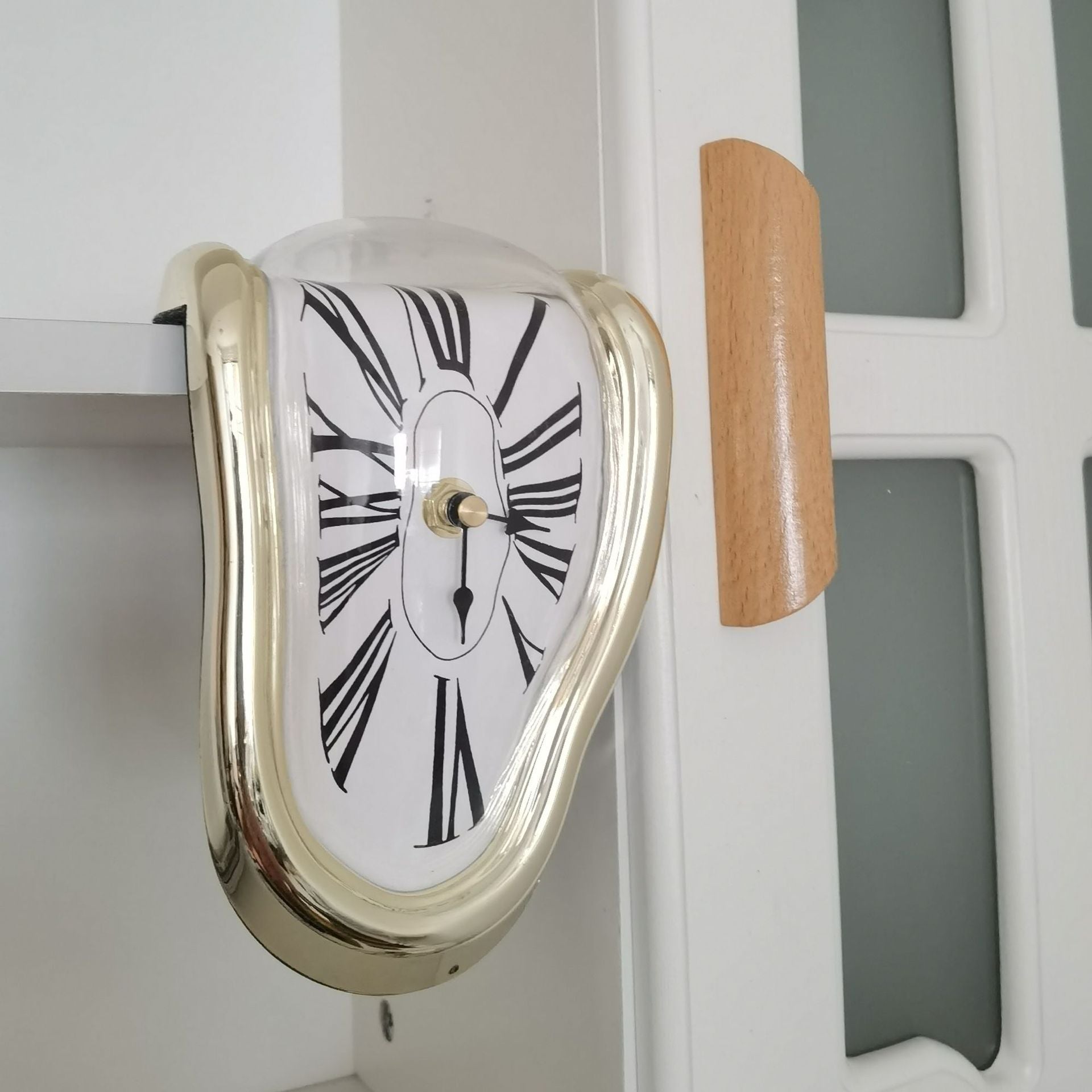 Retro Melting Clock – Edge Hanging Design