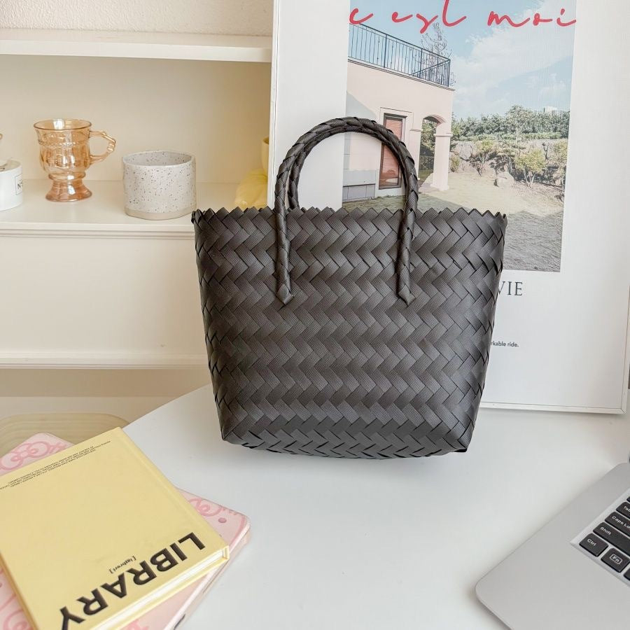 Mickey Woven Tote Bag – Spacious interior capacity