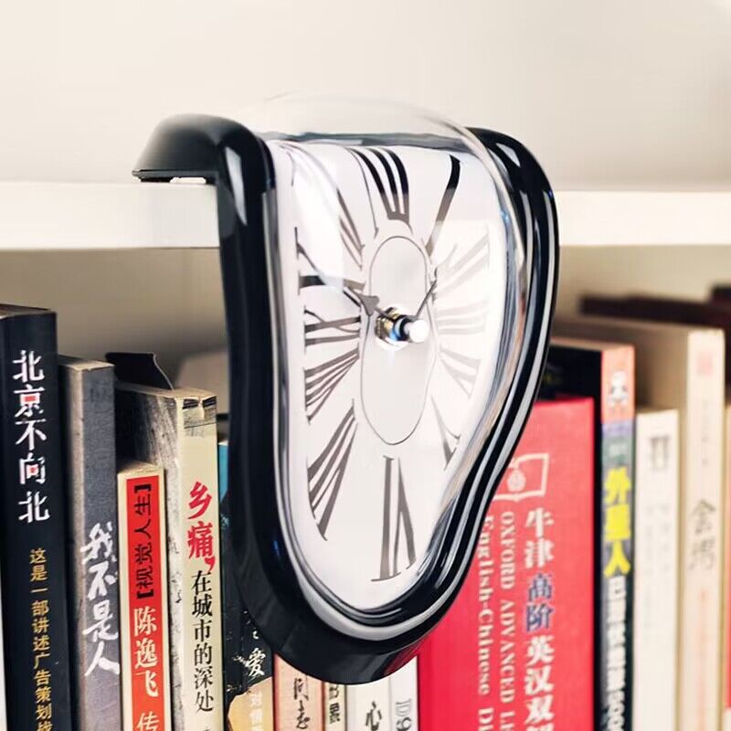 Retro Melting Clock – Artistic Vintage Style