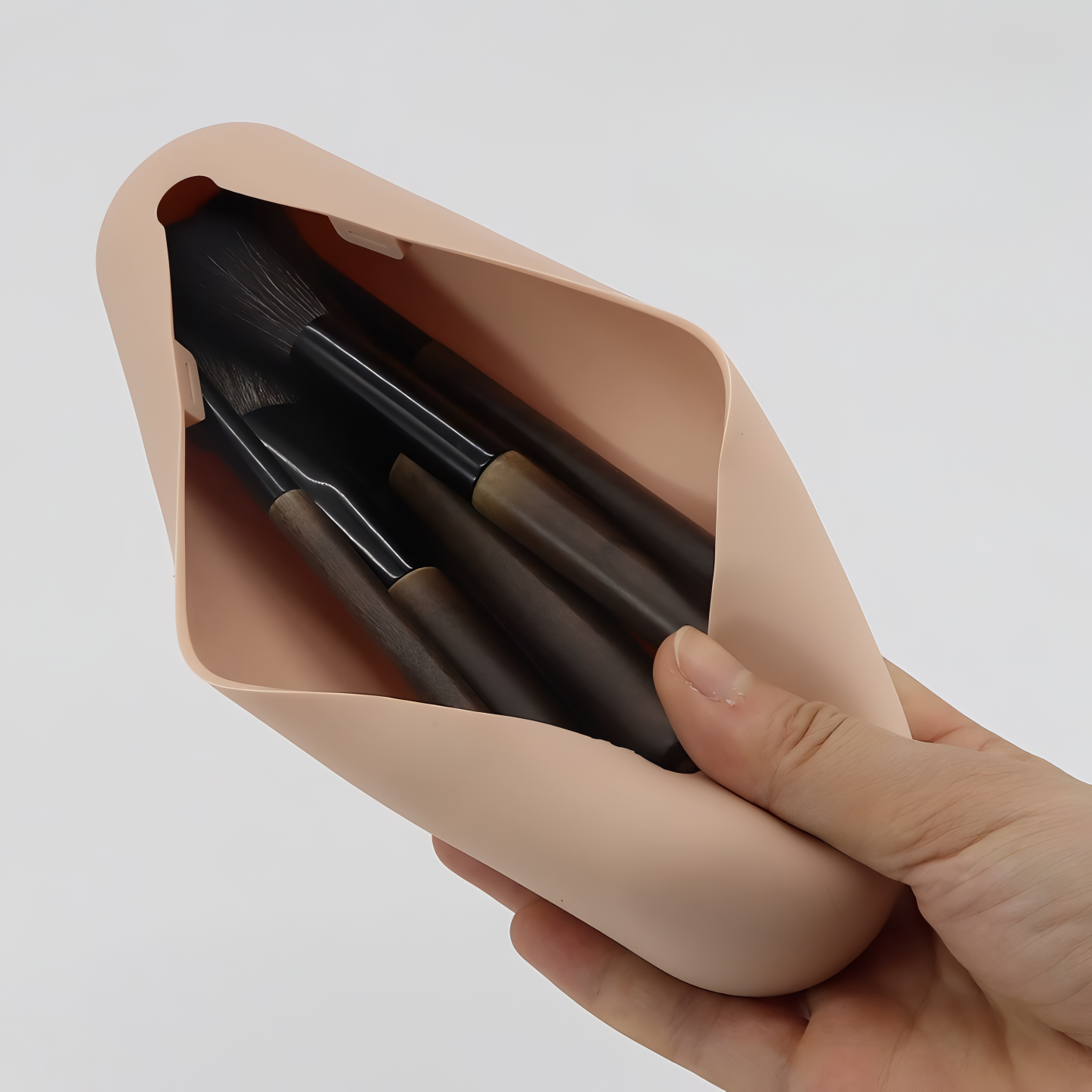Silicone Brush Pouch – Easy to Clean & Maintain