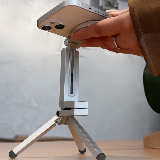 Foldable Magnetic Phone Holder – Folds Flat for Travel
