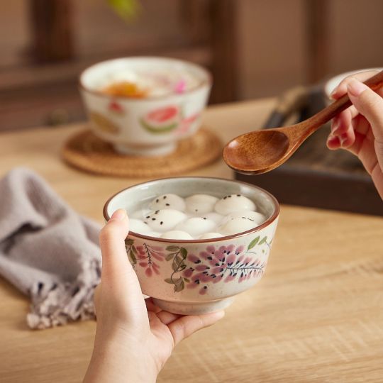 Vintage Ceramic Bowls – Elegant Vintage Aesthetic