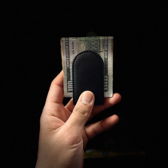 Magnetic Money Clip – Minimalist & Compact Design