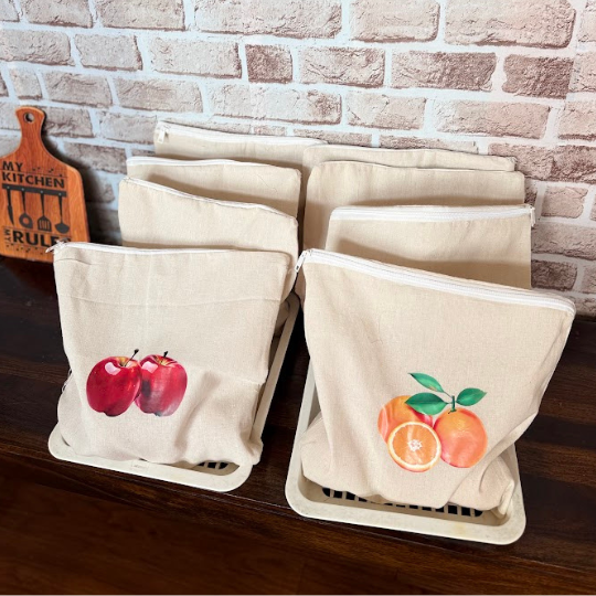 Fruit storage bags with secure zipper