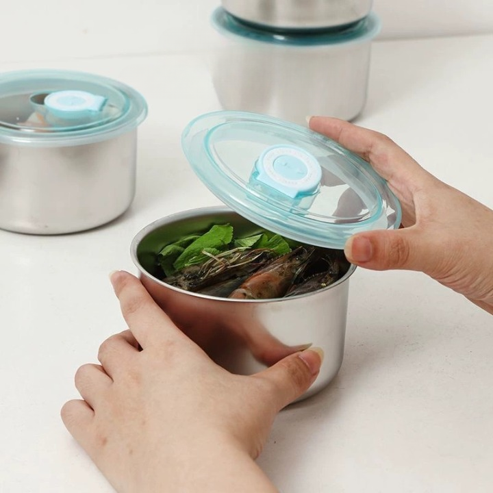 Stainless Steel Container with Lid – Heat & Cold Resistant for All-Weather Use
